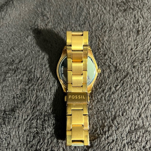 Women’s Fossil watch - Picture 3 of 3